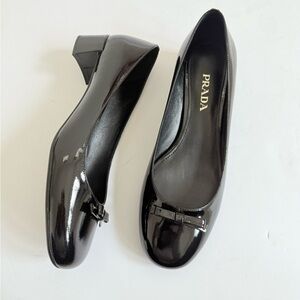 Prada Black polished leather bowtie embellished block heel pumps EU 39.5